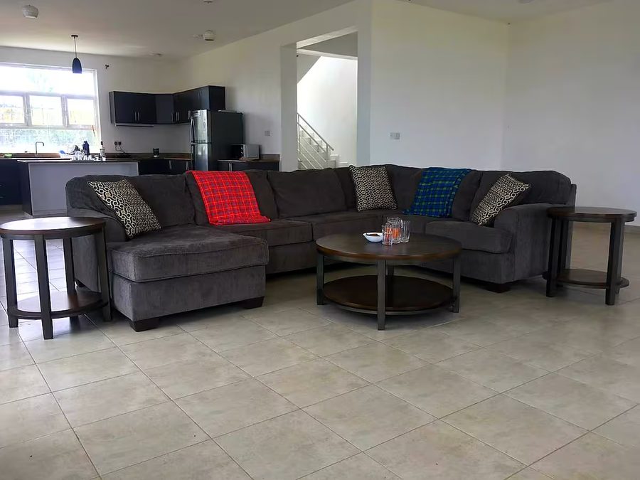 Villa lounge and pool